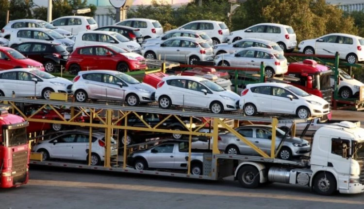 «Βόμβα» στην αγορά αυτοκινήτου: Ο Τραμπ βάζει «φωτιά» στις τιμές των εισαγόμενων – Τι σημαίνει για την Ελλάδα